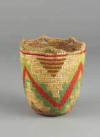 Klickitat%20artist%2C%20%3Cb%3E%3Ci%3E%20Child%27s%20Berry%20Basket%3C%2Fi%3E%3C%2Fb%3E%2C%201900%2F1920%2C%20cedar%20root%2C%20beargrass%2C%20and%20yarn%2C%20The%20Elizabeth%20Cole%20Butler%20Collection%2C%20no%20known%20copyright%20restrictions%2C%202012.97.19